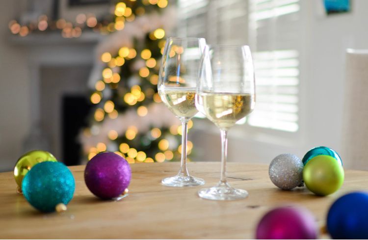 CapeWineStaines's tweet photo. Happy Easter to all our lovely, loyal customers #weloveyou #happyeaster #capewineandfood #wine #withlovedones https://t.co/oyODK66mj9