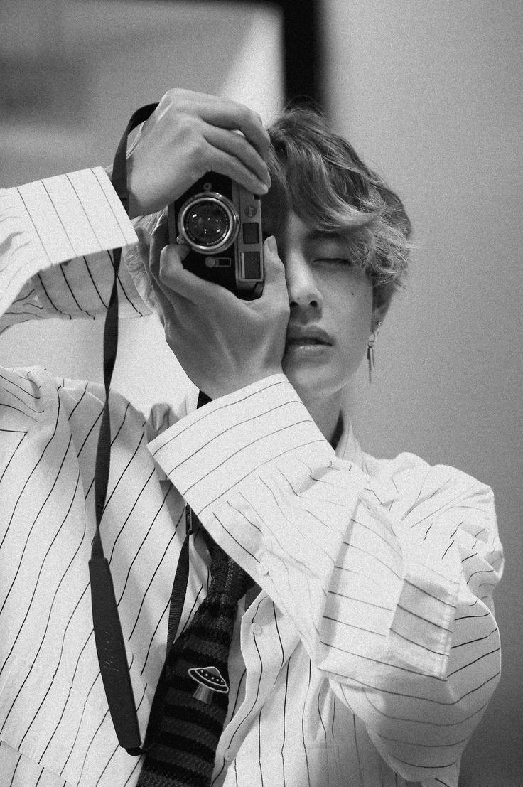 syitte's tweet photo. 사진찍는 태형이 보고싶다 https://t.co/0PK1jJbWxC