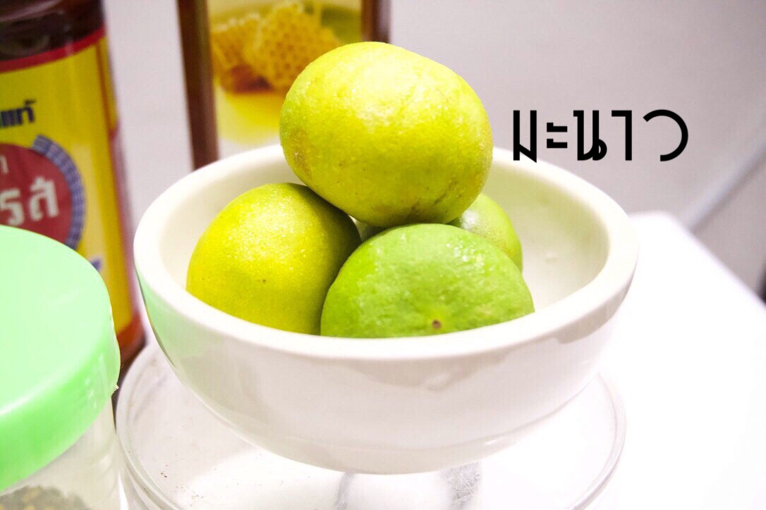 GINGUNNA62's tweet photo. #กักตัวสไตล์ วันนี้มีเมนูมานำเสนออีกแล้ว✨
ก้อยมะนาวยั่วๆจร้า🍋
ใครที่กักตัว��ยู่แล้วอยากเติมความแซ่บ
แนะนำเมนูนี้เลยที่มาของคำว่า’สบายปากลำบากตูด’ต้องยกให้เขาเลย😅
แซ่บจริงไหม? ต้องลองทำดูนะคะ
#กินกันนะ #อร่อยไปแดก #อร่อยบอกต่อ #ไว้รีวิวห้ามขายของโว้ยยย #รีวิวอาหาร #เมนูกักตัว https://t.co/punKAKs4C4