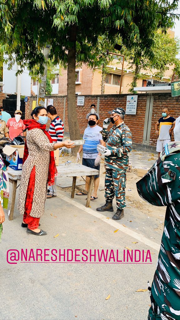deepikadeshwal's tweet photo. #My #mother #family #trying #some #good #efforts #for country #all #sud #try #to #do #sumthng gud n c the #hapines #on d  #faces #of #people #lets #stand #together #for #good #deeds #for country #thanks #to #delhi #police #my #father #police #ofcr #crpf 🇮🇳🇮🇳🇮🇳 https://t.co/Zmgqc7oOaC