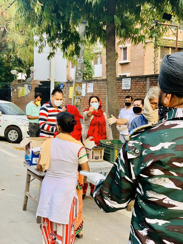 deepikadeshwal's tweet photo. #My #mother #family #trying #some #good #efforts #for country #all #sud #try #to #do #sumthng gud n c the #hapines #on d  #faces #of #people #lets #stand #together #for #good #deeds #for country #thanks #to #delhi #police #my #father #police #ofcr #crpf 🇮🇳🇮🇳🇮🇳 https://t.co/Zmgqc7oOaC