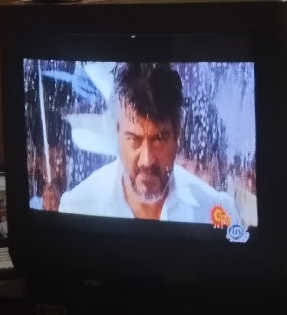 Rajitrajv's tweet photo. #ThalaAjith #VeeramOnSunTV 
#Veeram 🔥🔥💥 https://t.co/oUD9yq5dNE