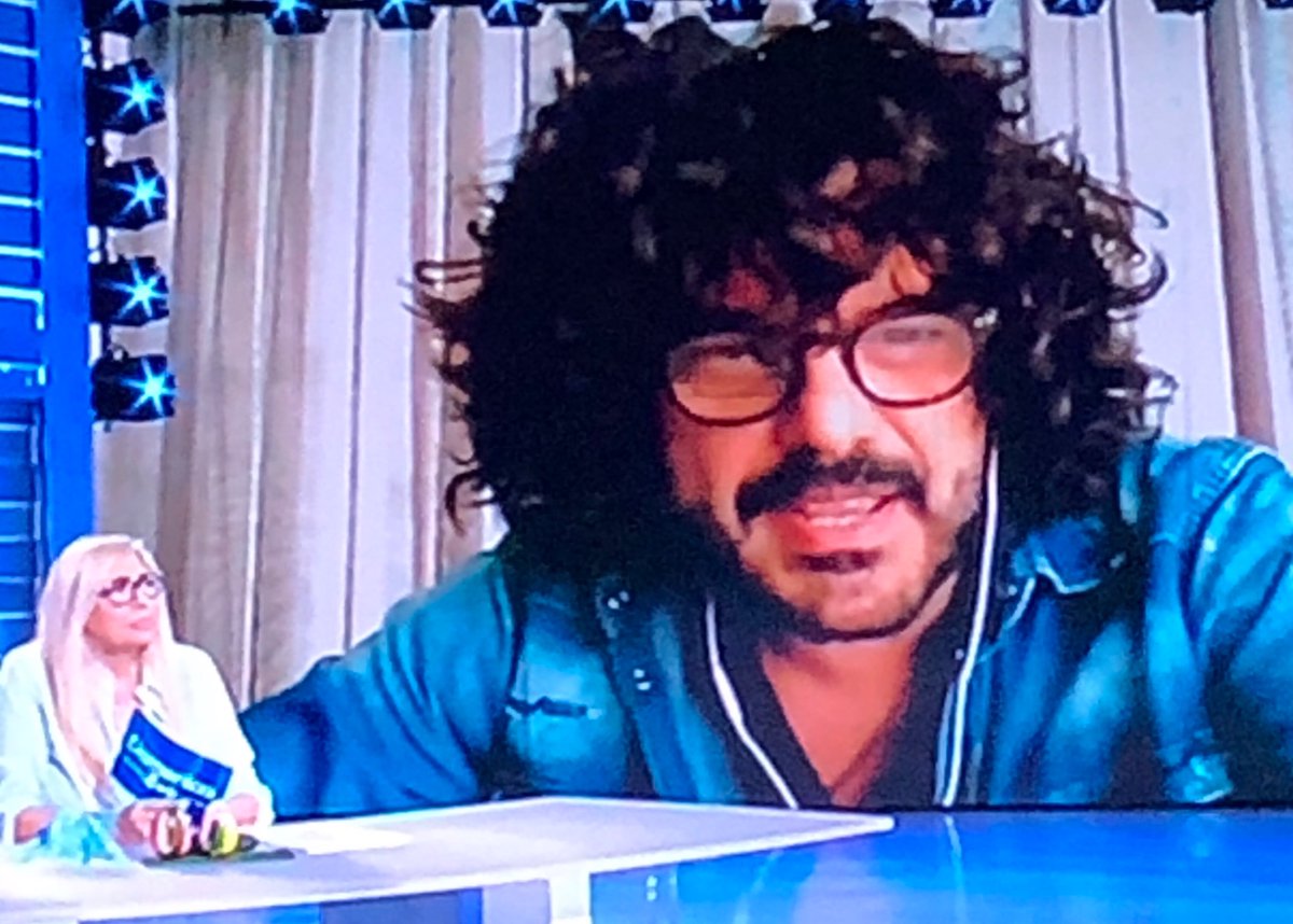 Alessandro8o's tweet photo. Francesco Renga in quarantena è diventato Alessandro Borghese.
#domenicain https://t.co/tlmGtghwsA