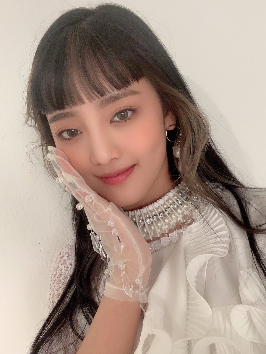 official_i_dle's tweet photo. [#민니] Oh my god♡

활동 첫주 끝났는데,, 네버랜드 우리 무대 잘 보셨나요?? 오늘 천사민니 되어봤는데 악마처럼 어울리진 않았지만.. 키키🤪 그래도 예쁘게 봐주세요!!😅

https://t.co/teExXZqomF https://t.co/2g7836N9jV
