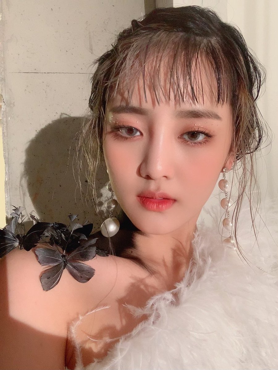 official_i_dle's tweet photo. [#민니] Oh my god♡

활동 첫주 끝났는데,, 네버랜드 우리 무대 잘 보셨나요?? 오늘 천사민니 되어봤는데 악마처럼 어울리진 않았지만.. 키키🤪 그래도 예쁘게 봐주세요!!😅

https://t.co/teExXZqomF https://t.co/2g7836N9jV