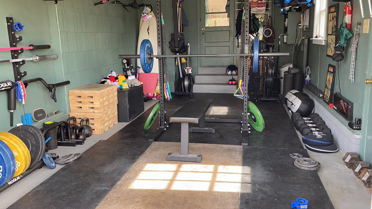 HanleyStrength's tweet photo. Easter morning bench session.....why not #fvckcovid19 https://t.co/uwQDUHZXQK