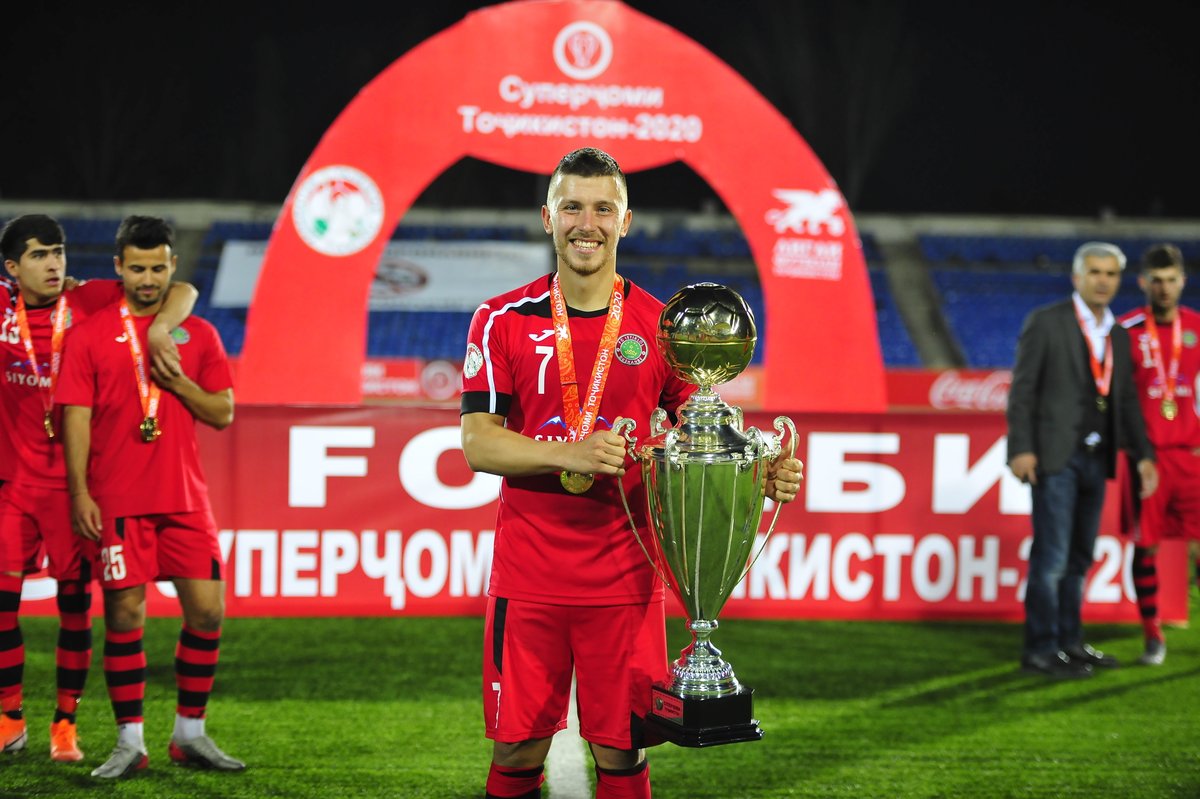 Www sport express ru. Виктор Владимирович Свежов. Виктор Свежов футболист. Виктор Свежов ФК Истиклол. Футбол КАМАЗ Свежов Виктор.