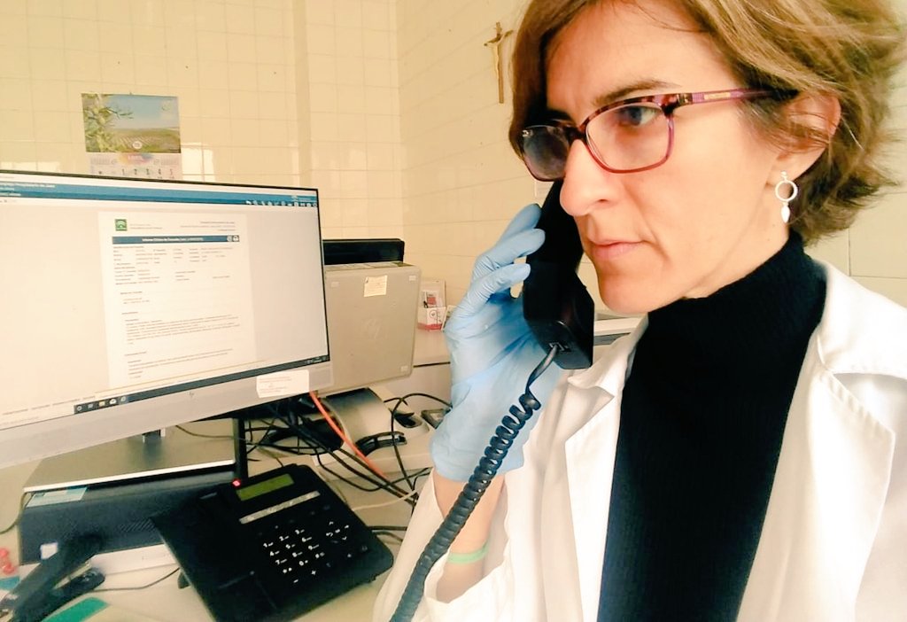 HospitalJaen's tweet photo. El @HospitalJaen 🏥 promueve la teleconsulta para citas programadas 📞 para atender el mayor número posible de citas con especialistas durante el período de confinamiento por la pandemia del Covid-19 🦠y evitar acudir presencialmente, salvo en los casos que sea imprescindible. https://t.co/cneK4OmY8t