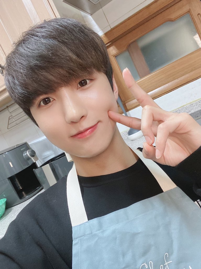 UP10TION's tweet photo. 허니텐 굿밤⭐️

#업텐션 #UP10TION #선율 #SUNYOUL https://t.co/2ehTQ1tPNn