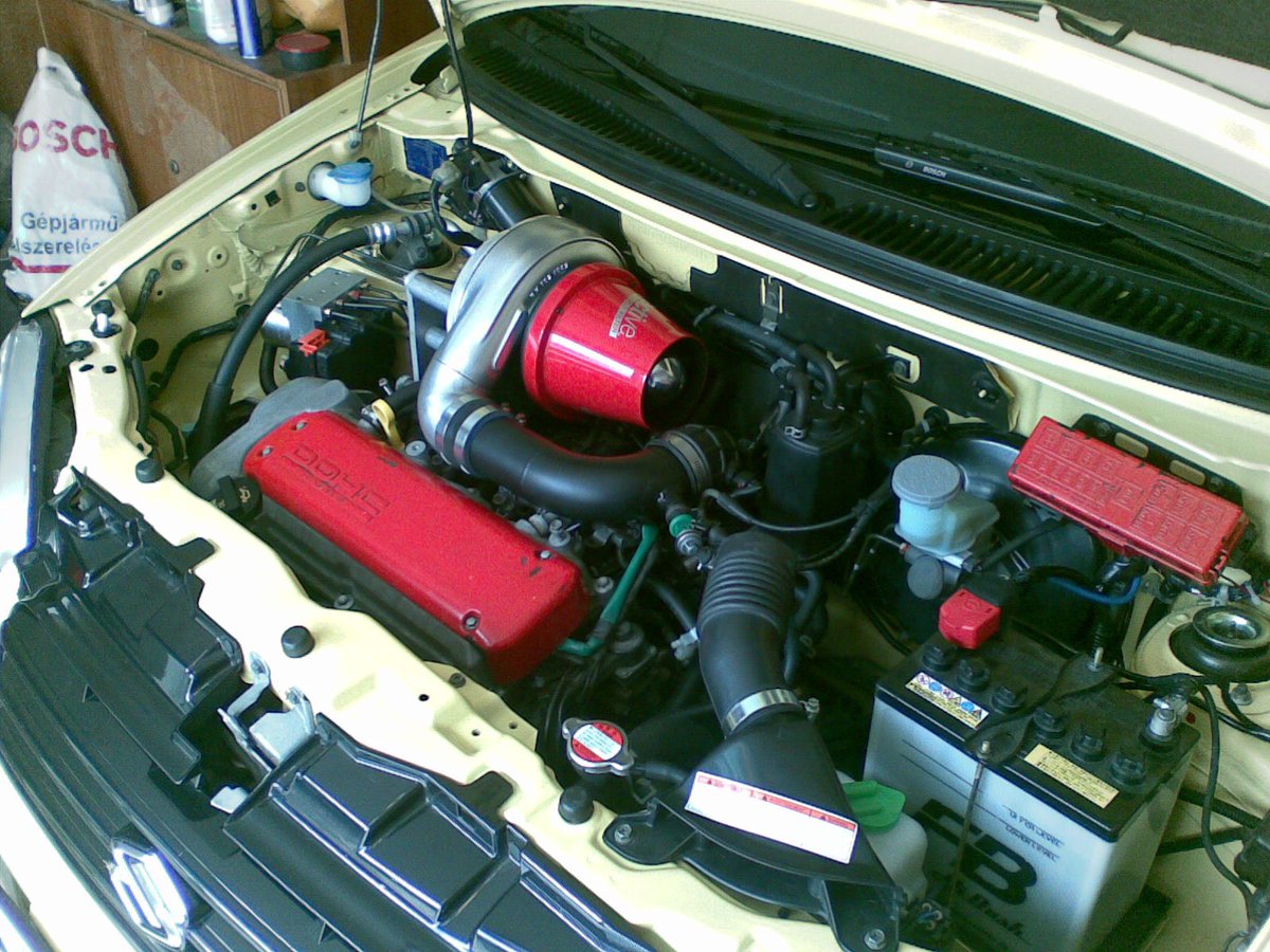 デジタルチャーハン アナログ Zr2 Kompressor Kit スーパーチャージャー をつけたインチキ軽自動車のエンジンベイ 海外にはスーパーチャージャーついたインチキ軽自動車あるんだな知らんかったわ