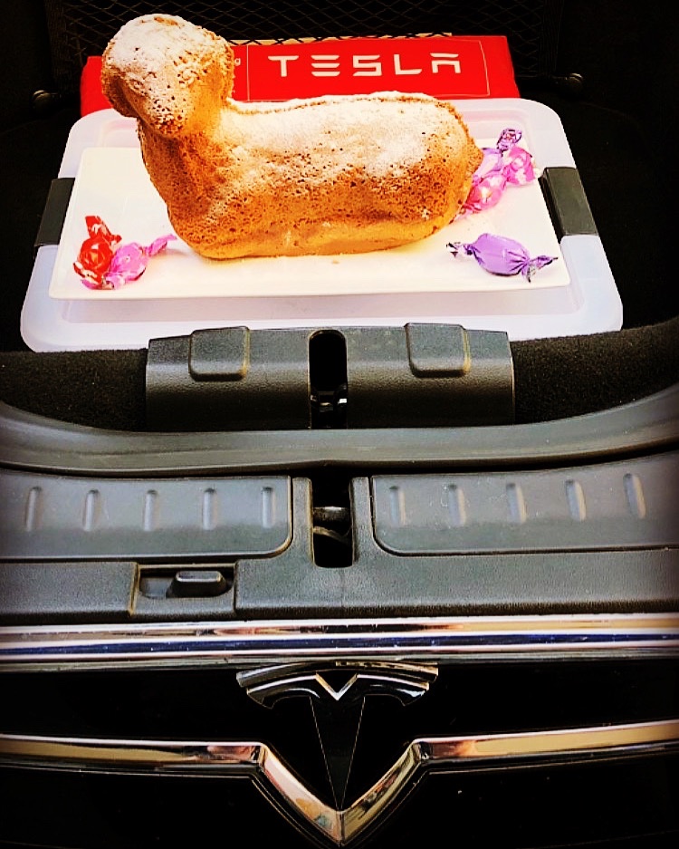 Captn_Hype's tweet photo. HAPPY EASTER!!!
Today’s #frunkcake is a #frunklamb
🤓
We bake so called #easterlambs - Do you know this tradition?
#staysafe
@NCBirbhan @TeslaClubIN @Tesla @EV_Stevee @Yosh6400 @28delayslater @ElementGreen1 @evafox https://t.co/2DHFwIlSUp