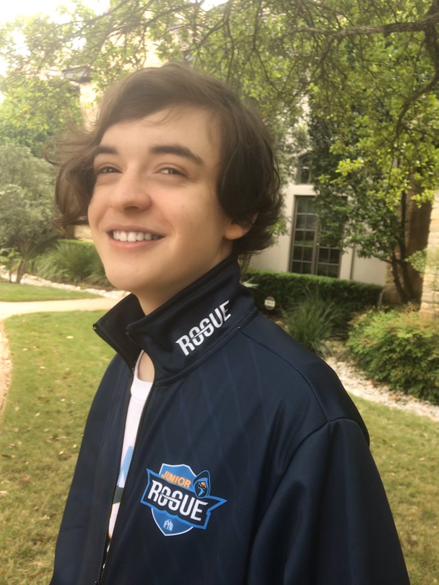 JuniorRogueGG's tweet image. Our third semester draws to a close today. We’ve made some incredible memories with the SP20 Juniors and seen some incredible growth - And we know that the future of these players, creators, and industry professionals is bright! #GoRogue
