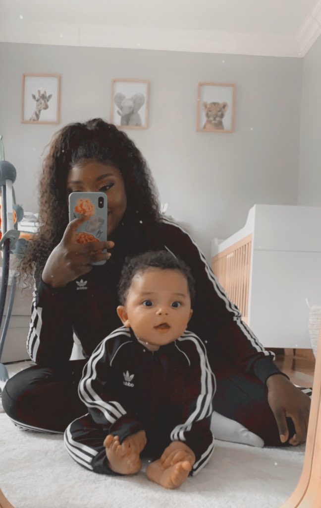 sheythebae's tweet photo. 🤍🖤🤍 my moon and my stars 🌙✨ https://t.co/rBzj95riG4