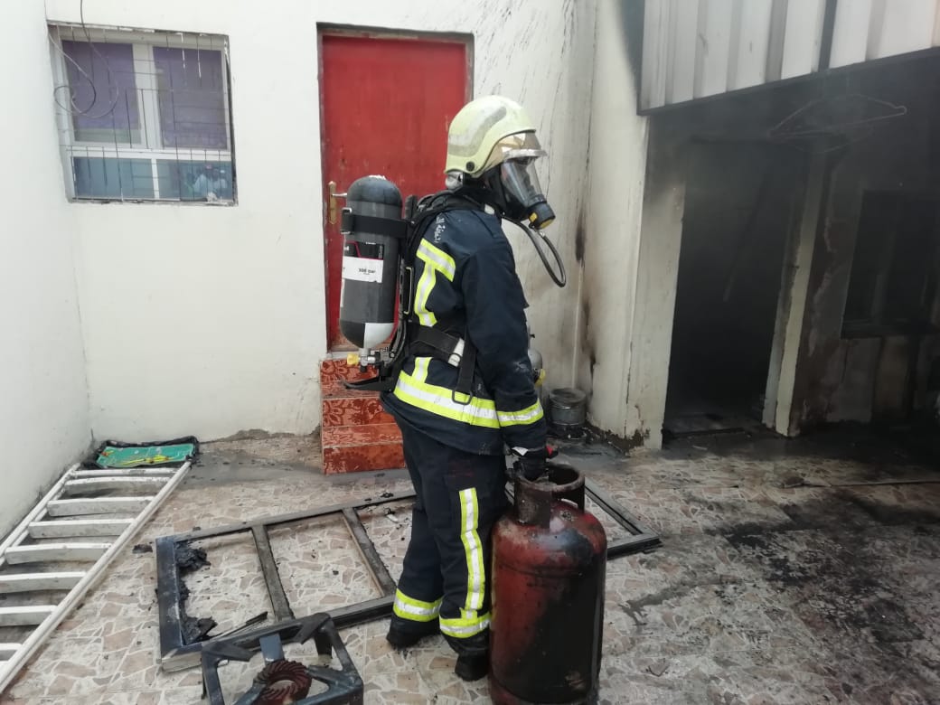 OmanObserver's tweet photo. A fire, erupted in a house in Ibri, brought under control and no injuries were reported: #PACDA
#OmanObserver #Oman https://t.co/qDruI4BRSz
