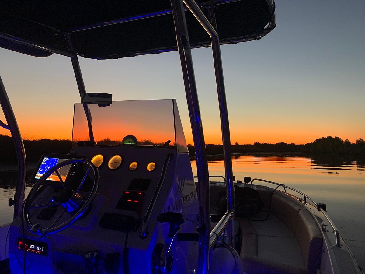 SilverBoats's tweet photo. Aprovechemos estos tiempos para acercarnos a los seres queridos, a pesar de que estén lejos físicamente.

Les dejamos esta foto que nos transmite paz, algo que necesitamos mucho en estos tiempos.

Felices Pascuas y cuarentena!! #FamiliaSilverBoats

#lanchas #consolacentral https://t.co/oVmwAVP5vk
