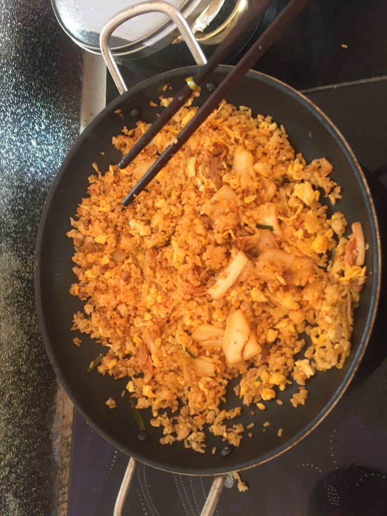 Pepper15101's tweet photo. Cơm rang Kim Chi !!!! #foodie #lovefamily #chicken https://t.co/JRWPMSesGx