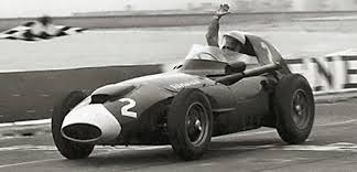 GordonMercedes9's tweet photo. 1958 Portuguese GP
 Hawthorn was at first disqualified , losing seven points. However,Stirling Moss had seen the incident which caused the disqualification and went to the judges to reverse the decision. Stirling lost the World Championship as a result.
Solid Gold Style Sir. 
RIP https://t.co/G9FMVKnonk