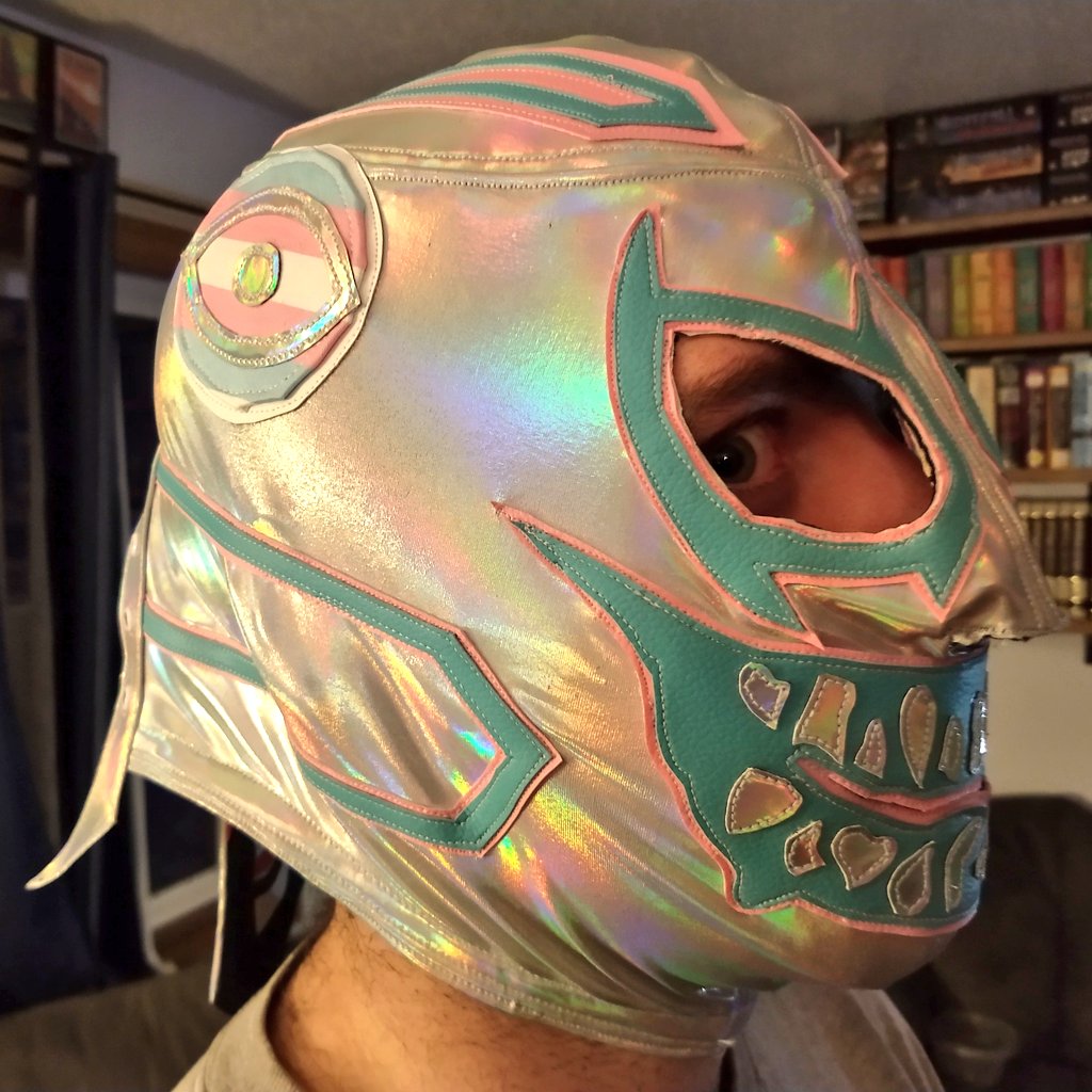 qwoortz's tweet photo. v 2.0 @EvilUno trans flag mask, for a friend who wants to #joindarkorder https://t.co/zod5q42OnP