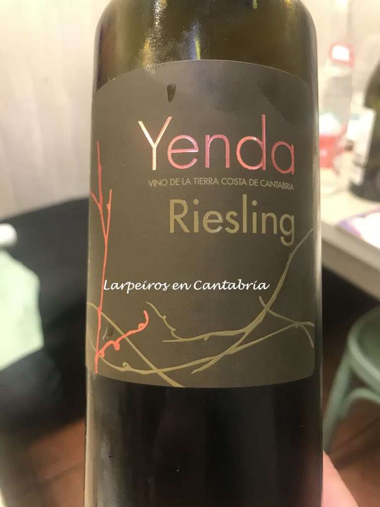 Yenda Riesling, algo que más que un Blanco de Cantabria a que si <a href="/RafaTobarBA/">Mudándome a mi vieja cuenta @BodegaAteneo</a> @FonFraile <a href="/SumilleresC/">Sumilleres Cantabria</a> 

larpeirosencantabria.com/vino-blanco-ye…