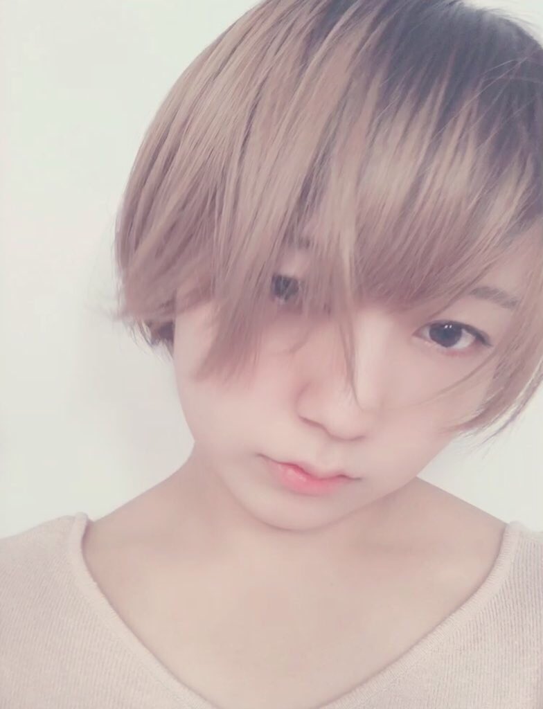 sankencha's tweet photo. 回ってきました😂
演じて歌えるライダー兄さん！
@yohoushiryu_zi2  から！

丸顔ショートの踊る人です🦉
来世は鼻の高めのイケメンになりたいです😷😷

ご指名は
うちの社長と🦉
@senruri 
私の憧れバレリーナと✨
@ayaballetHP 
人魚姫🧜‍♀️
@mermaid_kanael 

でお願いします💕

#自撮りつなぎ https://t.co/bOTb5Nj9xd