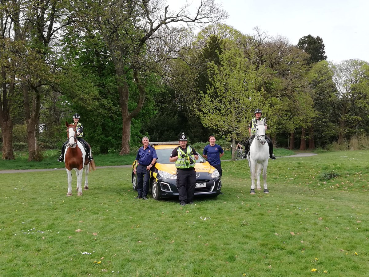 buteparkcardiff's tweet photo. Joint patrol in #butepark today
Our park team plus
@SWP_Operations
@SWPCardiff
@HmcgPenarth
#coronavirus #StayHomeSaveLives #houraday https://t.co/YL0X6sskYU