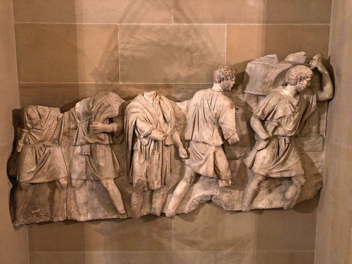 The Basilica and Forum had a long life after Trajan’s reign. When Hadrian cancelled the debts of Roman citizens in 118 AD, he had the records burnt in Trajan’s Forum, this frieze showing his Praetorians carrying boxes of debt records to an unseen bonfire in the square.  #LostRome.