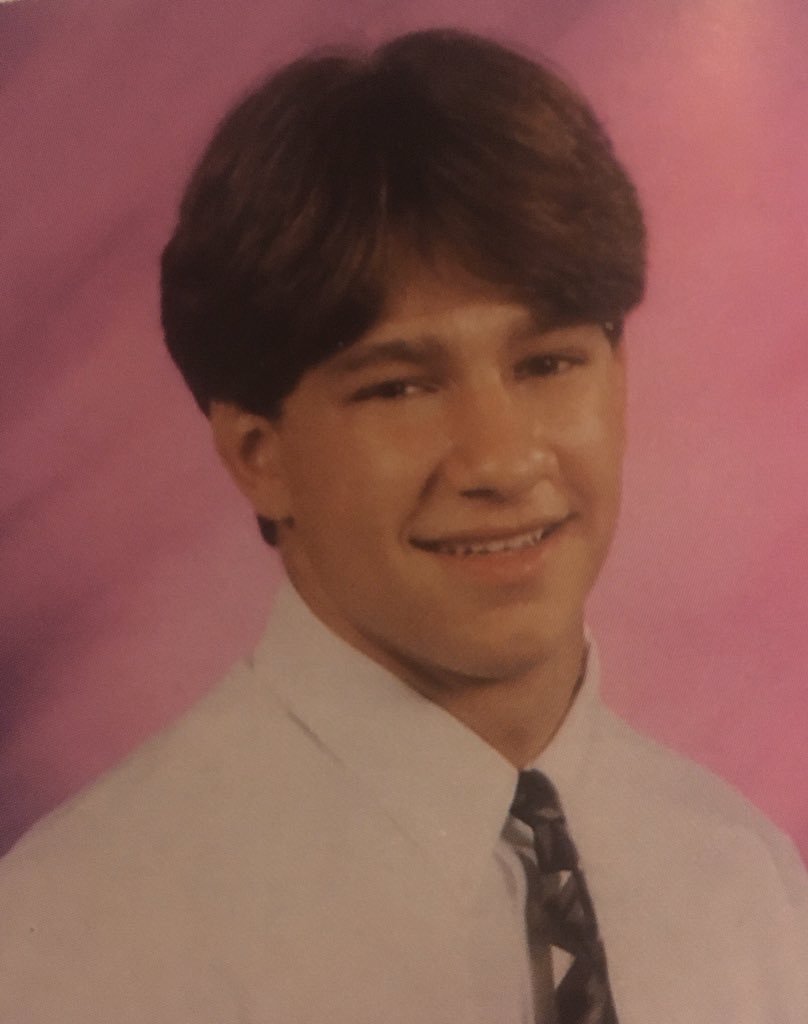 DueyWeimer's tweet image. Ok... I’ll get in on the #Classof2020Challenge

Find pictures from your senior year and post it...

@LyonsSchool @AthleticsLY - Class of 1998

#PinkBackground #NoodleNeckRoll #90sHair