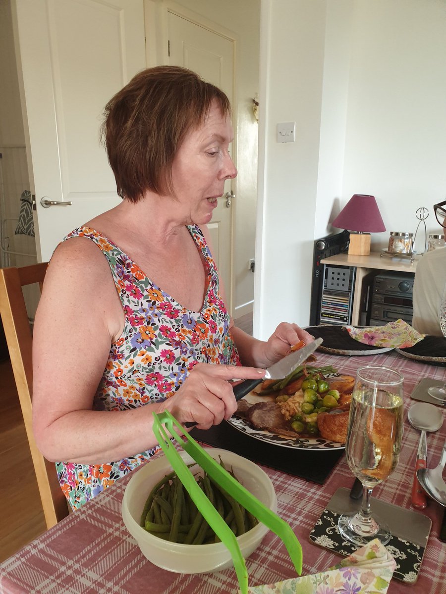 ray8778's tweet photo. Fabulous roast beef dinner with the family. https://t.co/aKmN2Imw15