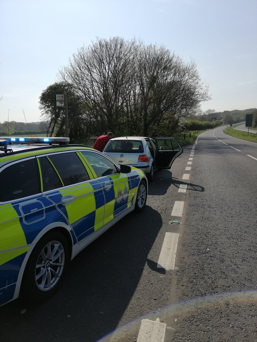 slurpinpig's tweet photo. It saddens me that despite the efforts by all the sensible people, this car load of 5 friends, think its still OK to travel from Salisbury to East Sussex, as a day trip!!! Beggars belief.#StayHomeSaveLives
@SussexRoadsPol https://t.co/Fx2zmKbR3K