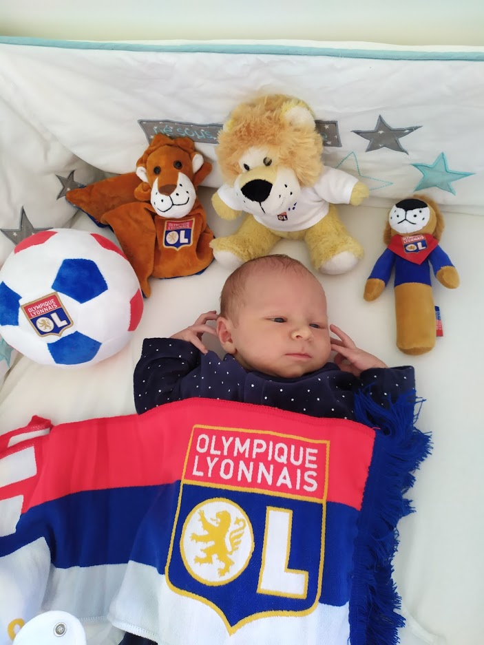 Gemini___69's tweet photo. 🇬🇧 My 7-days little boy already tries to celebrate like #MemphisDepay
🇫🇷 Mon petit garçon de 7 jours essaye déjà de célébrer comme #MemphisDepay 

😅

@Memphis @OL

#MemphisStayInLyon https://t.co/u23pwY5hWL