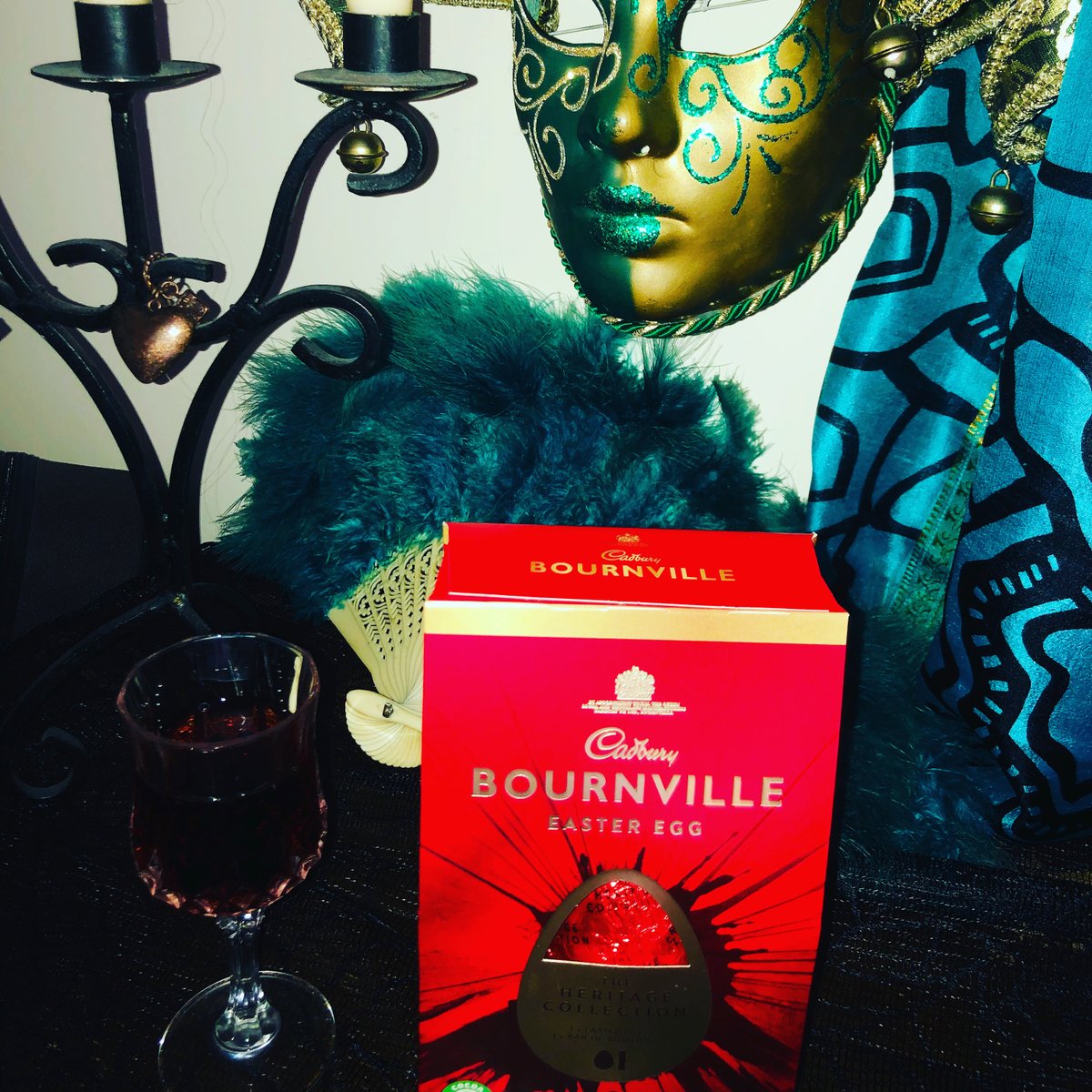 FacinelliSharon's tweet photo. #happyeaster #easterinisolation #myeasteregg #bournvillechocolate #happyeastertome #darkchocolate #cadburyschocolateegg #cadburys @cadburys_official #yummychocolate #choccieeggs #eastereggs #easter2020 #couldntresist #happyeastereveryone https://t.co/CkVd1MDaVO