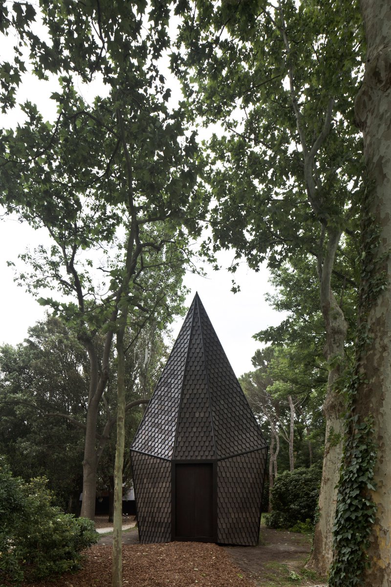 la_Biennale's tweet photo. #HappyEaster with the #VaticanChapels created for the #HolySeePavilion on the occasion of the #BiennaleArchitettura2018!

#BiennaleArchivio #BiennaleMemories
📷 Asplund Pavilion, #MAPStudio (#FrancescoMagnani and #TraudyPelzel) https://t.co/6rK1B4Pwok