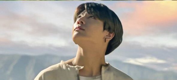 let’s talk about how gorgeous he looked in on mv