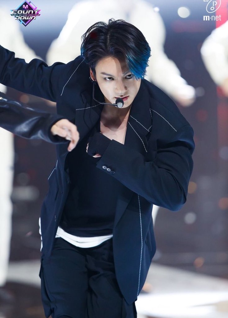 let’s talk about how gorgeous he looked in on mv