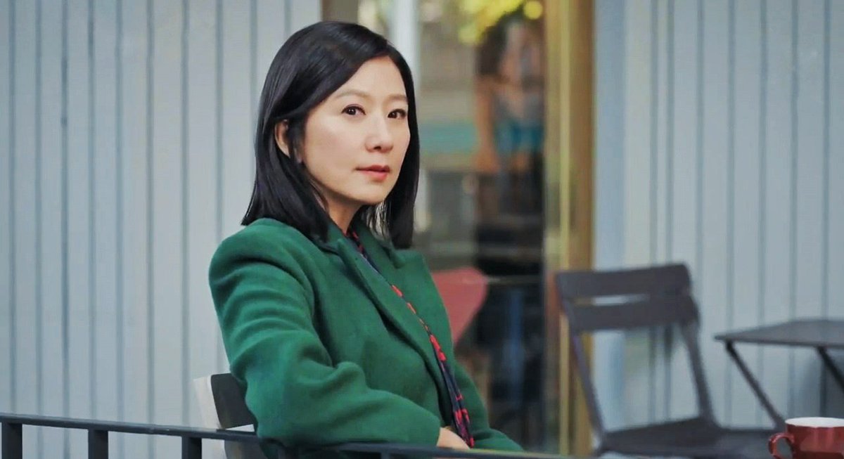 Sun Woo reminds me a lot of Amy Dunne from Gone Girl.The dynamics with her husband and also how scheming she was. Major differences are that SW doesn't kill and has a child. #TheWorldoftheMarried