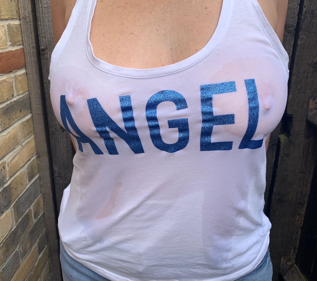 I have no idea why everyone who walked past our house was so interested in me washing my car? 🤔😜 - 💋💋💋 #Braless #WetTShirt #Seethrough #HardNipples #Exhibitionist