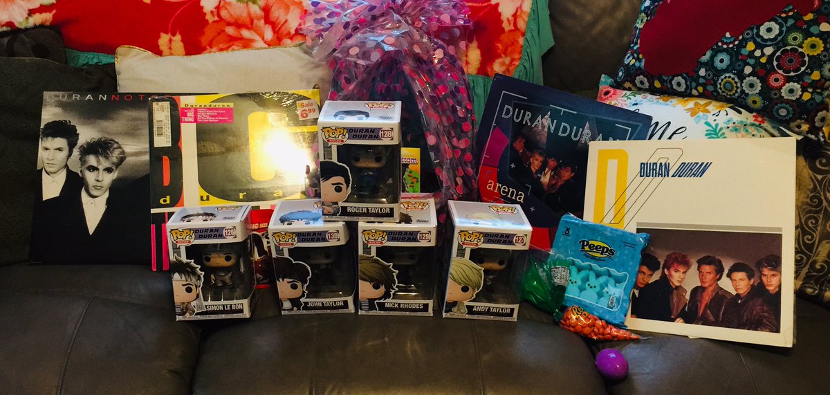 mfarley438772's tweet photo. Some bunny had a Duran Duran Easter! #vintage #vinyl @duranduran @SimonJCLeBON @funko #DuranDuran https://t.co/EXCU4bIOlb