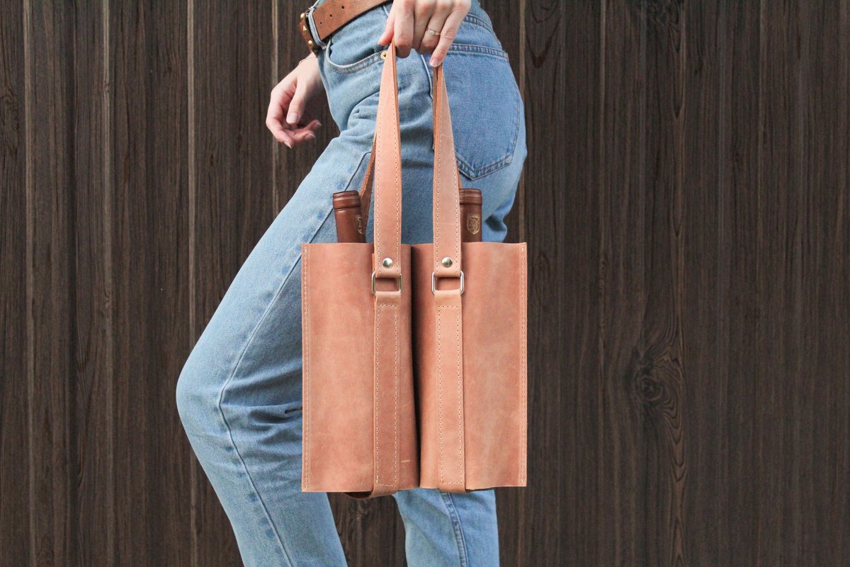ItemsLeather's tweet photo. Wine for women gift ideas https://t.co/cXEdS68C1c #bagsandpurses #birthday #winegiftsforwomen #winegiftideas #blingwinebag #winebottleholder #winelovergift #winegifts #wineaccessory https://t.co/3U0jUwH8nG