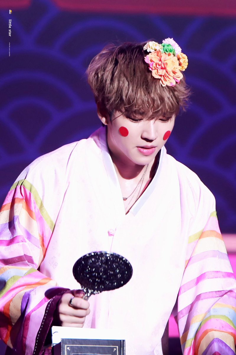 넌 멋지잖아 남자답잖아
목소리도 너무 좋잖아
다정하잖아 따뜻하잖아
내 손도 꼭 잡아주잖아
잘 자라고 인사해줄때
사랑한다고 말해줄때
그럴때마다 난 네가 좋아💕

D-479 #남우현 잘자💫