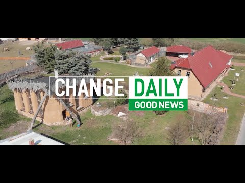 FFCHdotNET's tweet photo. CHANGE DAILY Nr. 25
Frohe Ostern!
Wusstet ihr, dass Zement einer der größten CO2 Verursacher ist? Gibt es Alternativen?
https://t.co/KOQUH2el2j
#strohballen #strawbale #CO2 #climatechange #klimawandel #ffch #filmingforchange #changedaily #lehmhaus https://t.co/xWF1wPYxHb