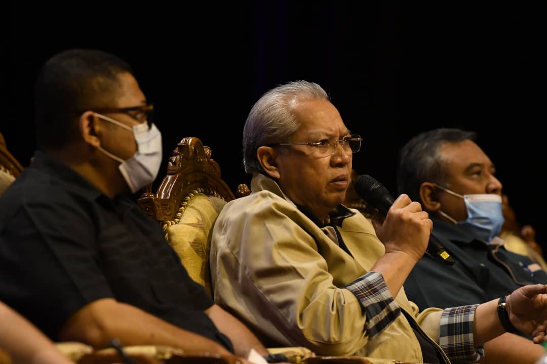 AnnuarTan's tweet photo. Alhamdulillah,Hari ini saya habiskan lebih 3jam berdialog dgn penjaja Dan wakil persatuan dlm setting strict social distancing..byk perkara berbangkit.Kita akan terus berkerjasama https://t.co/JIp0PdcRkL