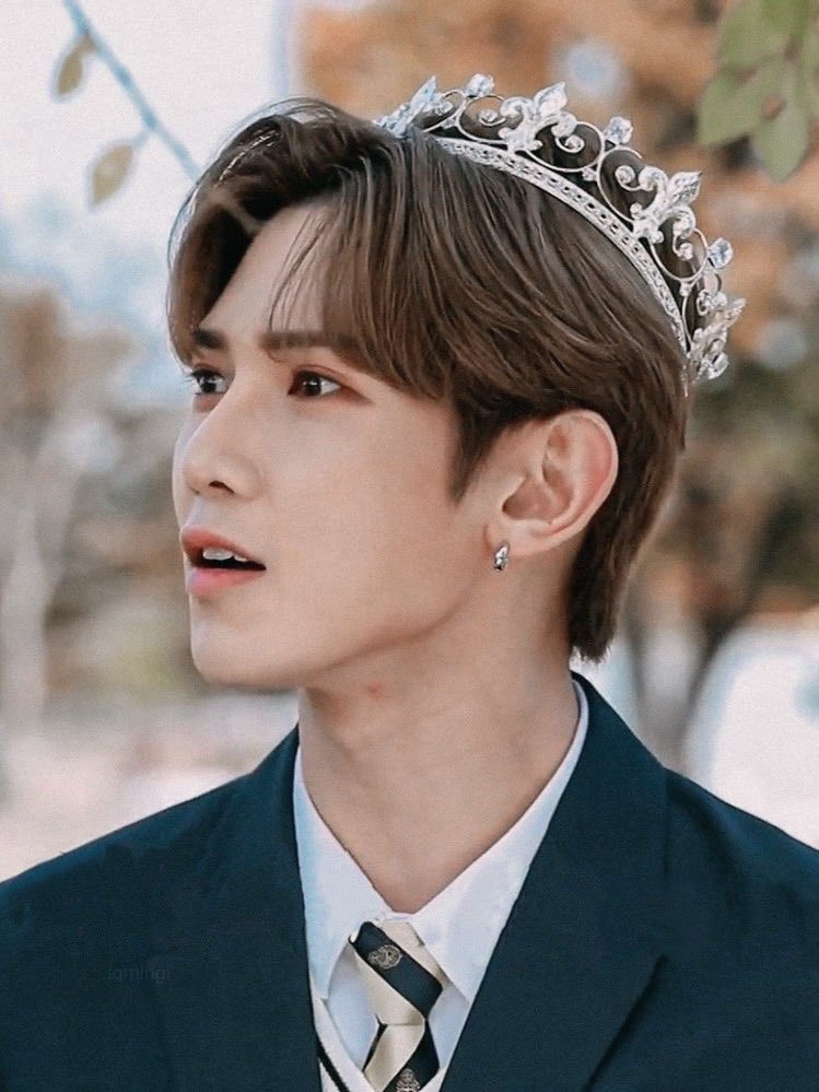 yeosang looking like the prince of korea