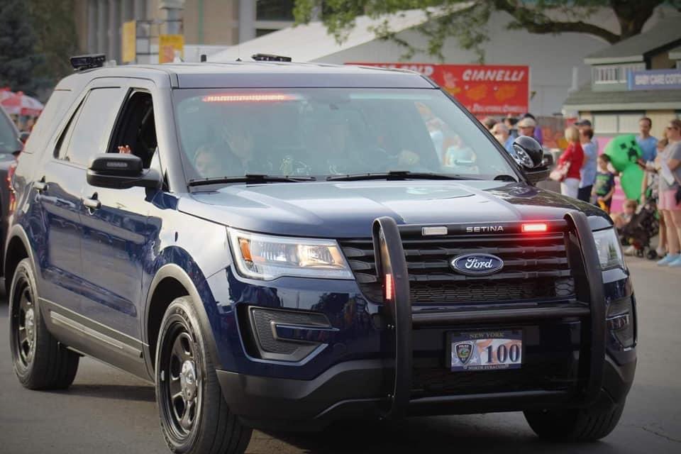NSyracusePD's tweet photo. Starting at Noon today look for NSPD with lights and sirens doing an Easter tribute to our residents!  Thank you for your support and staying strong. We are here for you!!
#nspdny #staystrong #community #helpushelpyou https://t.co/G5ynR2gZBl