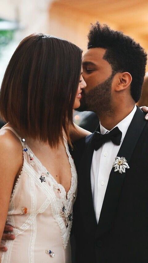 selena gomez and the weeknd in 2017; a thread: