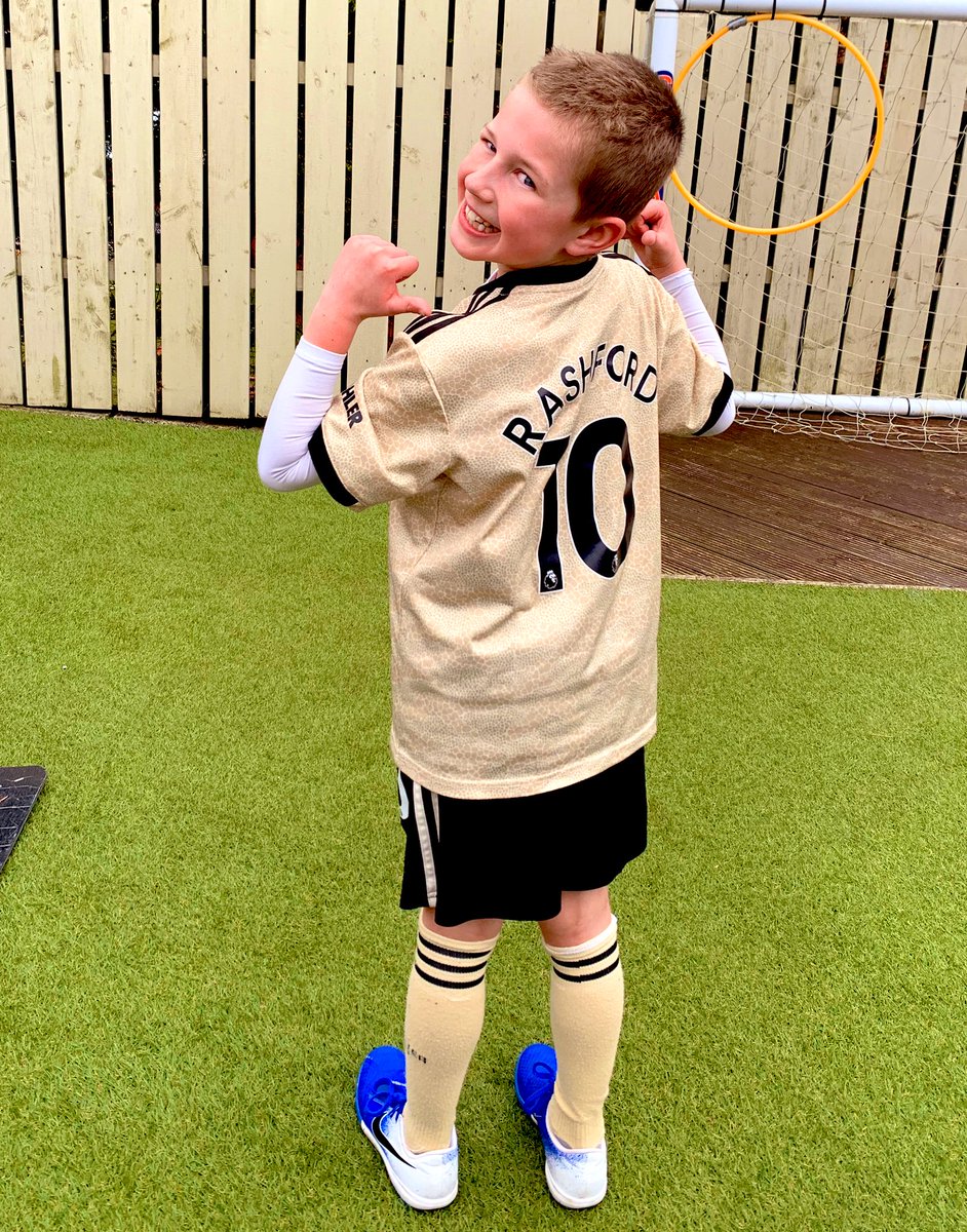 jesser81's tweet photo. @MarcusRashford Could we get a retweet for my son Charlie and his Glentoran FC team mates,should of been in Brussels this weekend playing in a tournament, wasn’t to be so instead donated some money they raised for the trip to local NHS wards. You are his favourite player👌 https://t.co/kmCmaxzc3D