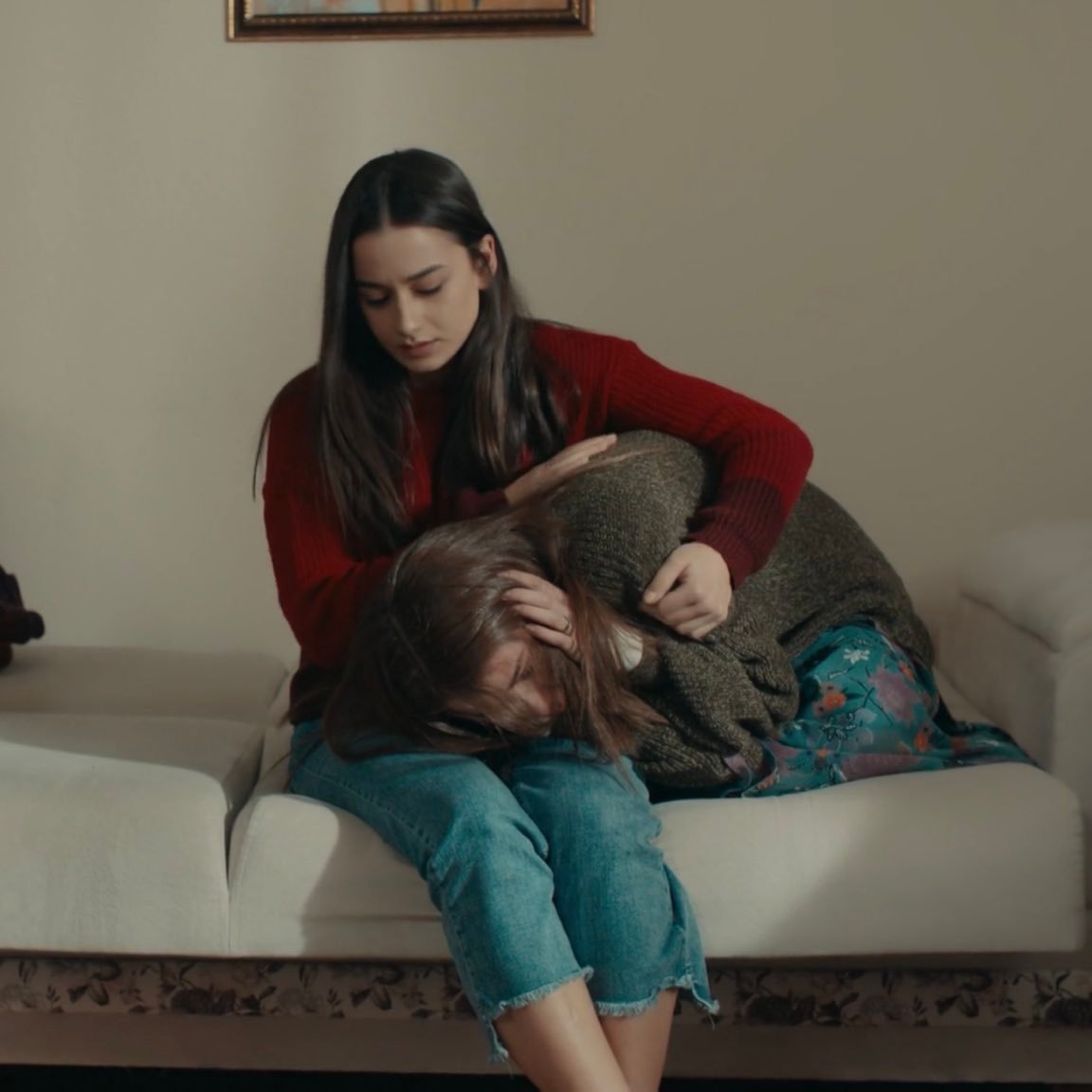 In s2 Karaca became calmer, caring, compassionate compassion became a key trait in her character. She understood that love can't happen by force , that her actions have consequences she must take responsability for  #cukur  #KaracaKoçovalı  #AzKar
