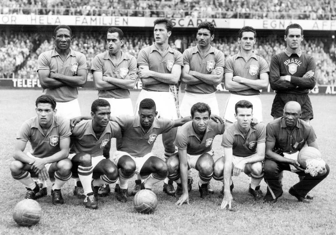 Toujours lors de la coupe du monde 1958, il soigne, par infiltration, un des joueurs brésiliens. Les dirigeants de la Seleção lui en seront toujours reconnaissants.