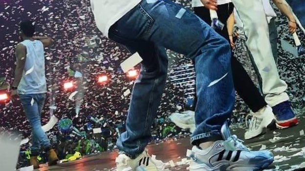  #Donghae ’s thighs         -  Appreciation thread :