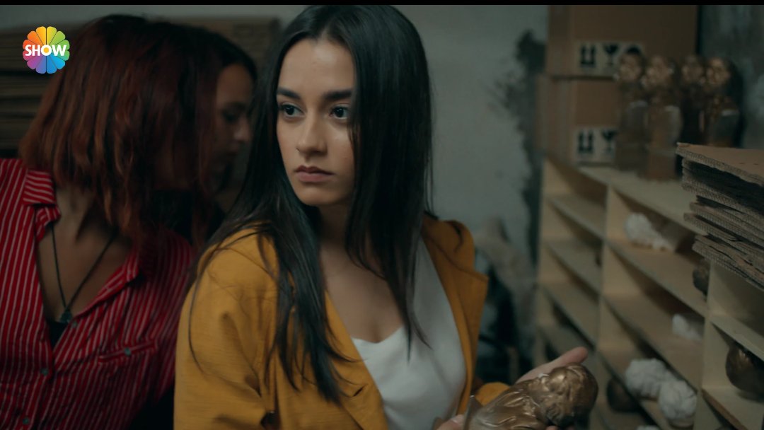 Karaca in Aliço's words is" smart, she sees even if they don't see her" she was the first girl to get the Cukur tatoo, she learned how to use a gun , stood up against Akin, as a sign to the female empoweremnt GH promised  #cukur  #KaracaKoçovalı  #AzKar