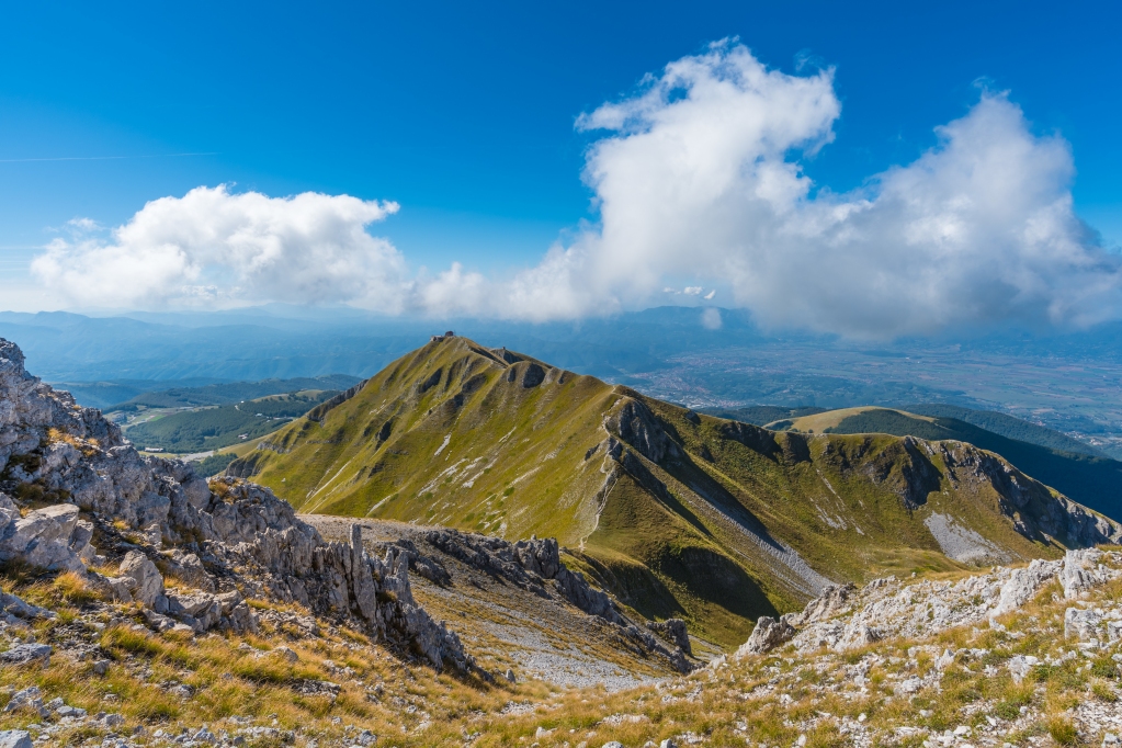 visit_lazio's tweet photo. Il monte #Terminillo, noto anche come la “Montagna di Roma”, si trova in provincia di Rieti. Verso la fine dell'800 con la diffusione della pratica dell'alpinismo iniziarono le prime ascese alla vetta! 

#iorestoacasa #andratuttobene #laziodellemeraviglie https://t.co/MLnShCV5RE